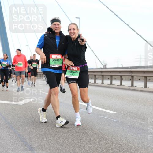 03.10.2025 - Köhlbrandbrückenlauf Lena Gebhardt http://msf.ph/oto/9198055 03.10.2025 15:33:19 Position 1 8914, 8917 meine-sportfotos.de
