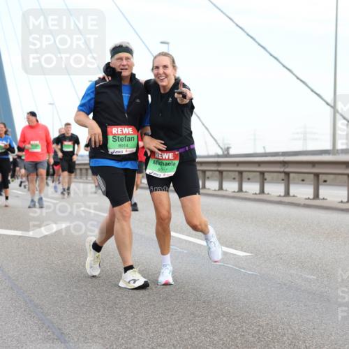03.10.2025 - Köhlbrandbrückenlauf Lena Gebhardt http://msf.ph/oto/9198056 03.10.2025 15:33:19 Position 1 8914, 8917 meine-sportfotos.de