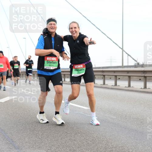 03.10.2025 - Köhlbrandbrückenlauf Lena Gebhardt http://msf.ph/oto/9198057 03.10.2025 15:33:19 Position 1 8914, 8917 meine-sportfotos.de