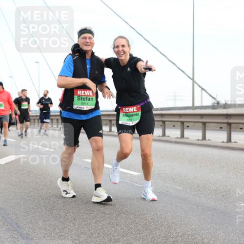 03.10.2025 - Köhlbrandbrückenlauf Lena Gebhardt http://msf.ph/oto/9198058 03.10.2025 15:33:19 Position 1 8914, 8917 meine-sportfotos.de