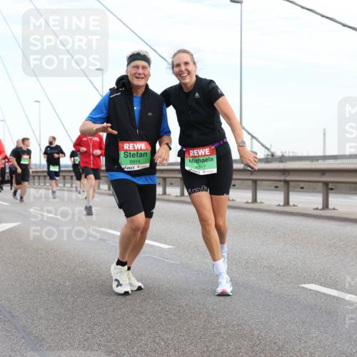 03.10.2025 - Köhlbrandbrückenlauf Lena Gebhardt http://msf.ph/oto/9198059 03.10.2025 15:33:20 Position 1 8914, 8917 meine-sportfotos.de
