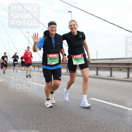 03.10.2025 - Köhlbrandbrückenlauf Lena Gebhardt http://msf.ph/oto/9198061 03.10.2025 15:33:20 Position 1 8914, 8917 meine-sportfotos.de