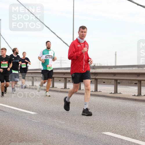 03.10.2025 - Köhlbrandbrückenlauf Lena Gebhardt http://msf.ph/oto/9198067 03.10.2025 15:33:22 Position 1  meine-sportfotos.de