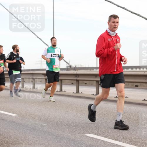 03.10.2025 - Köhlbrandbrückenlauf Lena Gebhardt http://msf.ph/oto/9198071 03.10.2025 15:33:23 Position 1 8367 meine-sportfotos.de
