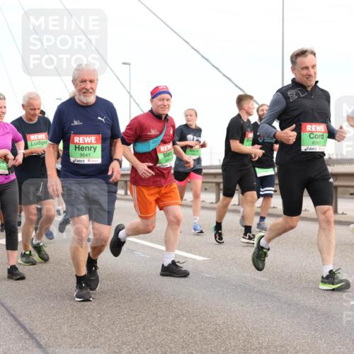 03.10.2025 - Köhlbrandbrückenlauf Lena Gebhardt http://msf.ph/oto/9198075 03.10.2025 15:33:24 Position 1 9540, 9541, 8654, 8367, 9163 meine-sportfotos.de