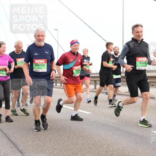 03.10.2025 - Köhlbrandbrückenlauf Lena Gebhardt http://msf.ph/oto/9198076 03.10.2025 15:33:24 Position 1 9540, 8381, 9541, 8654, 8367, 9163 meine-sportfotos.de
