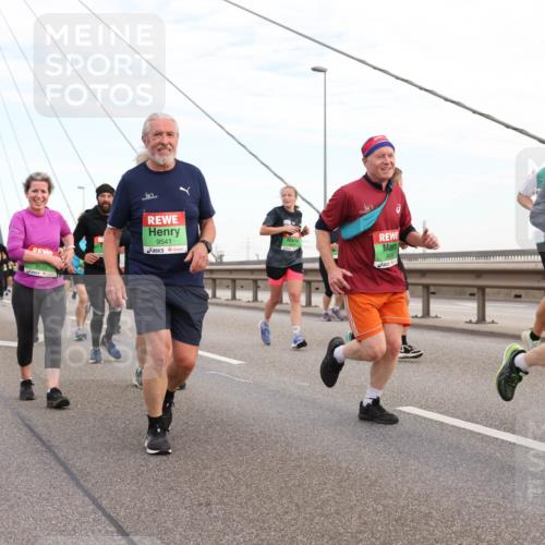 03.10.2025 - Köhlbrandbrückenlauf Lena Gebhardt http://msf.ph/oto/9198080 03.10.2025 15:33:25 Position 1 9540, 9541, 3367, 8654 meine-sportfotos.de