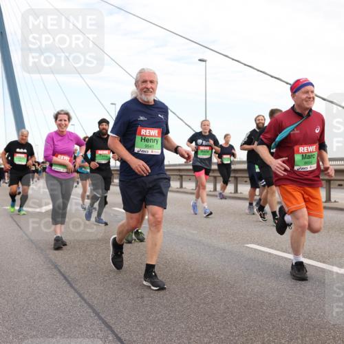 03.10.2025 - Köhlbrandbrückenlauf Lena Gebhardt http://msf.ph/oto/9198082 03.10.2025 15:33:25 Position 1 9541, 8654 meine-sportfotos.de