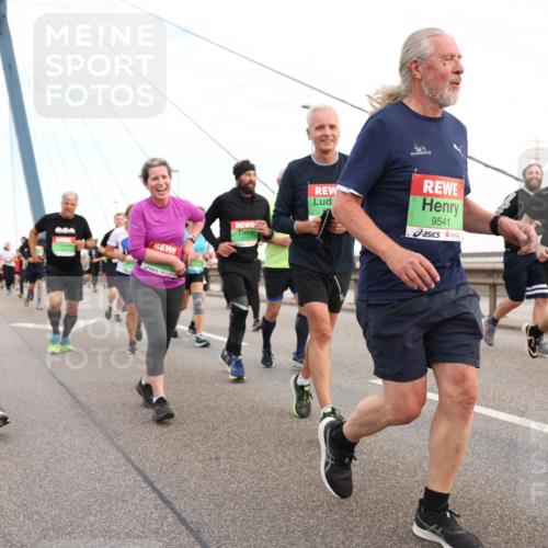 03.10.2025 - Köhlbrandbrückenlauf Lena Gebhardt http://msf.ph/oto/9198086 03.10.2025 15:33:26 Position 1 3, 9541 meine-sportfotos.de