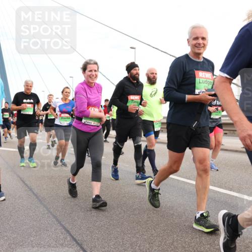 03.10.2025 - Köhlbrandbrückenlauf Lena Gebhardt http://msf.ph/oto/9198088 03.10.2025 15:33:26 Position 1 440, 9540, 8381, 9541 meine-sportfotos.de