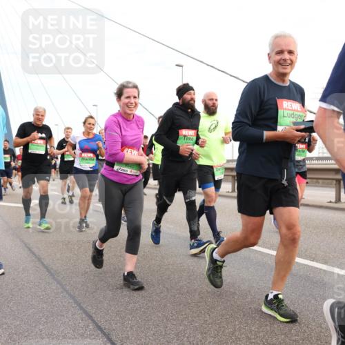 03.10.2025 - Köhlbrandbrückenlauf Lena Gebhardt http://msf.ph/oto/9198089 03.10.2025 15:33:27 Position 1 9540, 9541 meine-sportfotos.de