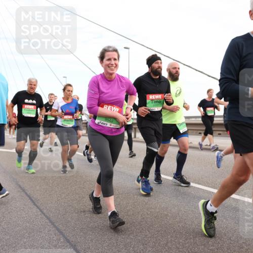 03.10.2025 - Köhlbrandbrückenlauf Lena Gebhardt http://msf.ph/oto/9198090 03.10.2025 15:33:27 Position 1 9540, 7777, 8381 meine-sportfotos.de