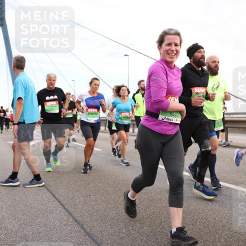 03.10.2025 - Köhlbrandbrückenlauf Lena Gebhardt http://msf.ph/oto/9198093 03.10.2025 15:33:27 Position 1 10, 9540 meine-sportfotos.de