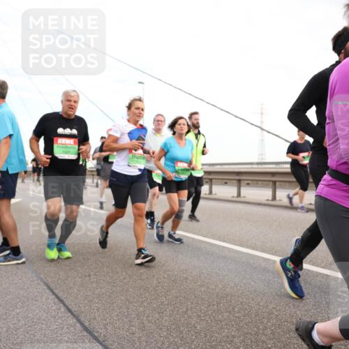03.10.2025 - Köhlbrandbrückenlauf Lena Gebhardt http://msf.ph/oto/9198095 03.10.2025 15:33:28 Position 1 9540 meine-sportfotos.de