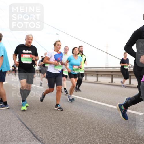 03.10.2025 - Köhlbrandbrückenlauf Lena Gebhardt http://msf.ph/oto/9198096 03.10.2025 15:33:28 Position 1 954 meine-sportfotos.de