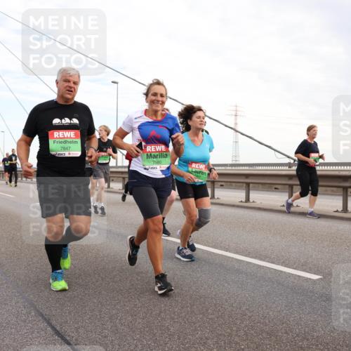 03.10.2025 - Köhlbrandbrückenlauf Lena Gebhardt http://msf.ph/oto/9198097 03.10.2025 15:33:28 Position 1 7847, 7580 meine-sportfotos.de