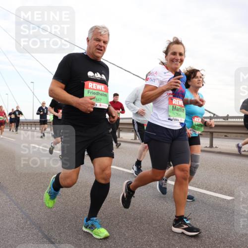03.10.2025 - Köhlbrandbrückenlauf Lena Gebhardt http://msf.ph/oto/9198099 03.10.2025 15:33:28 Position 1 847, 7580, 7967 meine-sportfotos.de