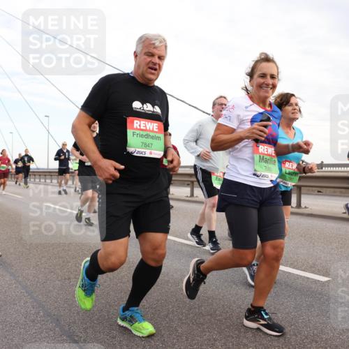 03.10.2025 - Köhlbrandbrückenlauf Lena Gebhardt http://msf.ph/oto/9198100 03.10.2025 15:33:28 Position 1 7847, 7580, 7967 meine-sportfotos.de