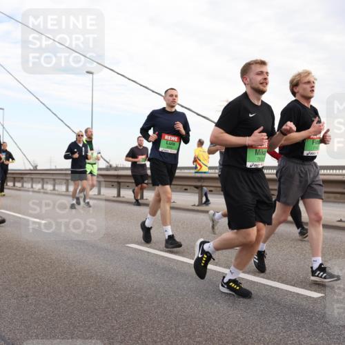 03.10.2025 - Köhlbrandbrückenlauf Lena Gebhardt http://msf.ph/oto/9198107 03.10.2025 15:33:30 Position 1 7852, 7760 meine-sportfotos.de