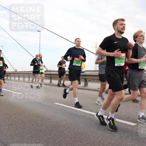 03.10.2025 - Köhlbrandbrückenlauf Lena Gebhardt http://msf.ph/oto/9198109 03.10.2025 15:33:30 Position 1 8456, 7852, 7760 meine-sportfotos.de