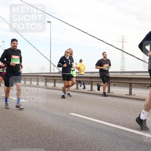 03.10.2025 - Köhlbrandbrückenlauf Lena Gebhardt http://msf.ph/oto/9198112 03.10.2025 15:33:31 Position 1 9014, 8456 meine-sportfotos.de