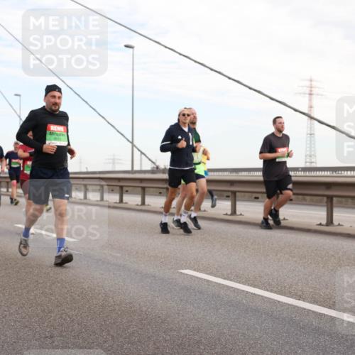 03.10.2025 - Köhlbrandbrückenlauf Lena Gebhardt http://msf.ph/oto/9198114 03.10.2025 15:33:31 Position 1 9014 meine-sportfotos.de