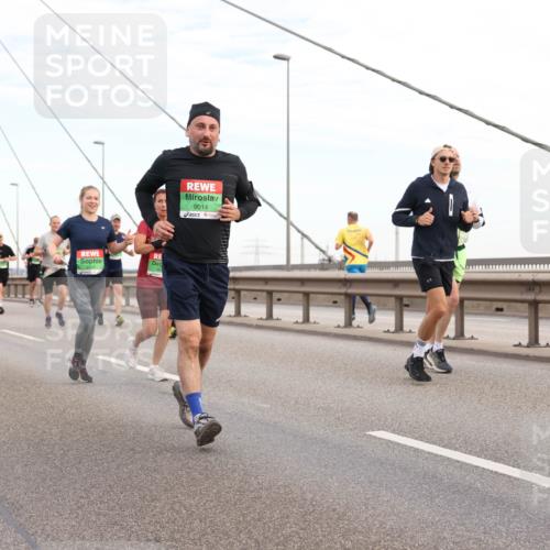 03.10.2025 - Köhlbrandbrückenlauf Lena Gebhardt http://msf.ph/oto/9198115 03.10.2025 15:33:31 Position 1 9014 meine-sportfotos.de