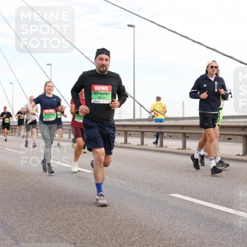 03.10.2025 - Köhlbrandbrückenlauf Lena Gebhardt http://msf.ph/oto/9198117 03.10.2025 15:33:31 Position 1 9014, 485 meine-sportfotos.de