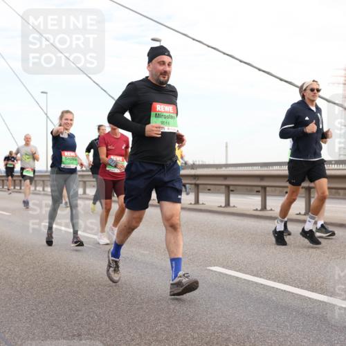 03.10.2025 - Köhlbrandbrückenlauf Lena Gebhardt http://msf.ph/oto/9198118 03.10.2025 15:33:31 Position 1 9014 meine-sportfotos.de