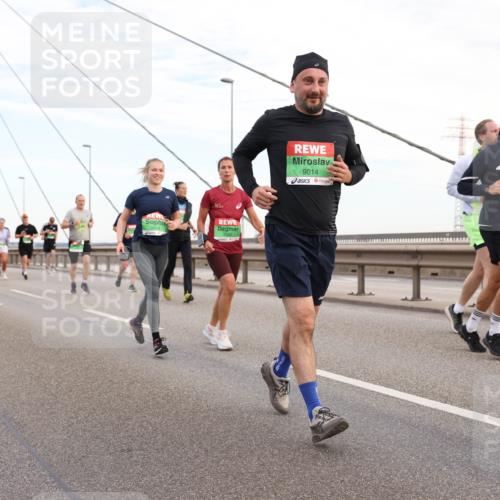 03.10.2025 - Köhlbrandbrückenlauf Lena Gebhardt http://msf.ph/oto/9198121 03.10.2025 15:33:32 Position 1 8905, 9014 meine-sportfotos.de