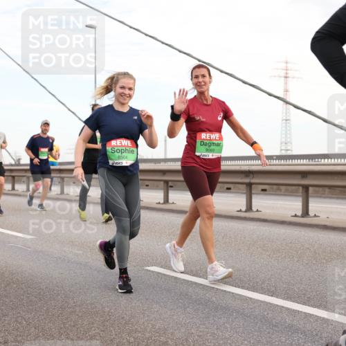 03.10.2025 - Köhlbrandbrückenlauf Lena Gebhardt http://msf.ph/oto/9198126 03.10.2025 15:33:33 Position 1 8504, 9069 meine-sportfotos.de
