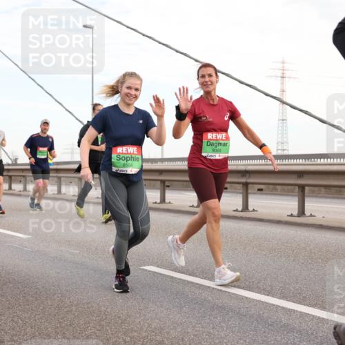 03.10.2025 - Köhlbrandbrückenlauf Lena Gebhardt http://msf.ph/oto/9198127 03.10.2025 15:33:33 Position 1 8504, 9069 meine-sportfotos.de