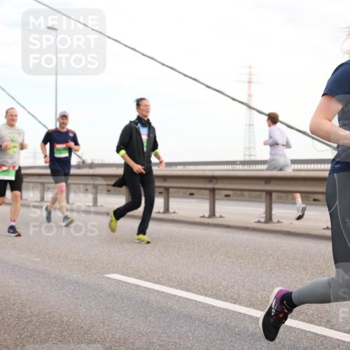 03.10.2025 - Köhlbrandbrückenlauf Lena Gebhardt http://msf.ph/oto/9198131 03.10.2025 15:33:34 Position 1 8504 meine-sportfotos.de