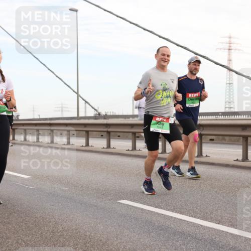 03.10.2025 - Köhlbrandbrückenlauf Lena Gebhardt http://msf.ph/oto/9198137 03.10.2025 15:33:35 Position 1 9631, 8819, 7243, 8227 meine-sportfotos.de