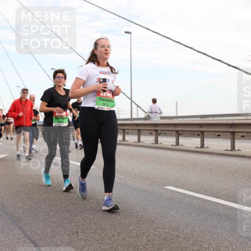 03.10.2025 - Köhlbrandbrückenlauf Lena Gebhardt http://msf.ph/oto/9198141 03.10.2025 15:33:36 Position 1 9631, 8819, 7243 meine-sportfotos.de