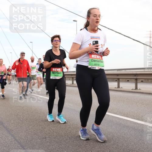 03.10.2025 - Köhlbrandbrückenlauf Lena Gebhardt http://msf.ph/oto/9198143 03.10.2025 15:33:36 Position 1 9631, 8819 meine-sportfotos.de