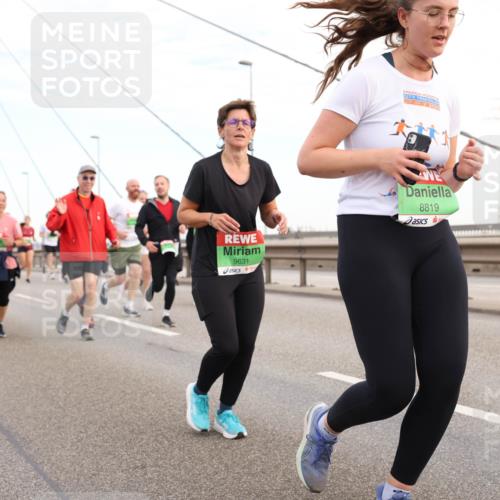 03.10.2025 - Köhlbrandbrückenlauf Lena Gebhardt http://msf.ph/oto/9198144 03.10.2025 15:33:36 Position 1 9631, 8819 meine-sportfotos.de
