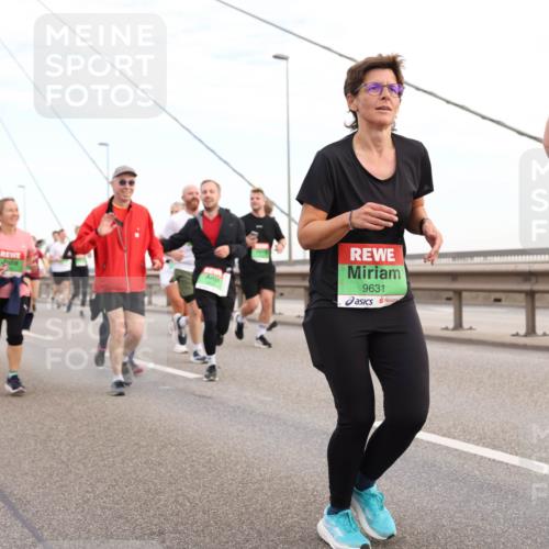 03.10.2025 - Köhlbrandbrückenlauf Lena Gebhardt http://msf.ph/oto/9198145 03.10.2025 15:33:37 Position 1 9631 meine-sportfotos.de