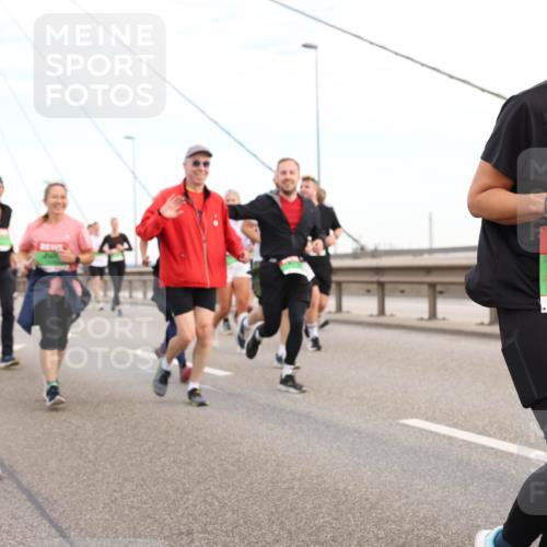 03.10.2025 - Köhlbrandbrückenlauf Lena Gebhardt http://msf.ph/oto/9198146 03.10.2025 15:33:37 Position 1 9631 meine-sportfotos.de