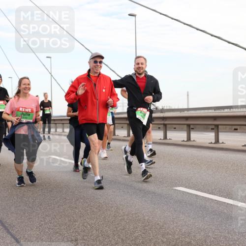 03.10.2025 - Köhlbrandbrückenlauf Lena Gebhardt http://msf.ph/oto/9198147 03.10.2025 15:33:37 Position 1 305, 8430, 7550 meine-sportfotos.de