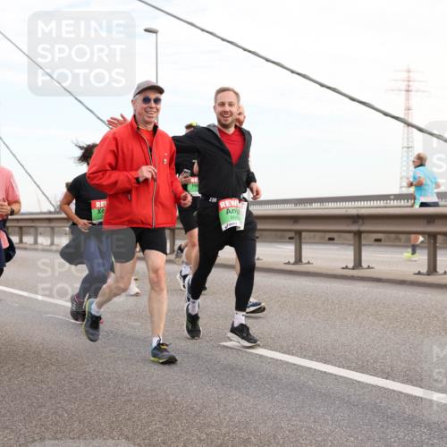 03.10.2025 - Köhlbrandbrückenlauf Lena Gebhardt http://msf.ph/oto/9198149 03.10.2025 15:33:38 Position 1 7550, 23, 8550 meine-sportfotos.de