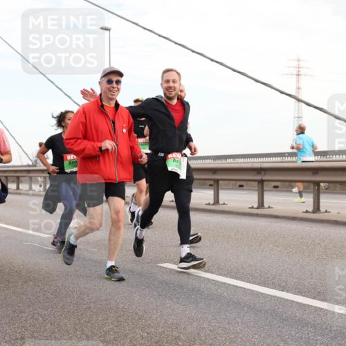 03.10.2025 - Köhlbrandbrückenlauf Lena Gebhardt http://msf.ph/oto/9198150 03.10.2025 15:33:38 Position 1 3, 7550, 8 meine-sportfotos.de