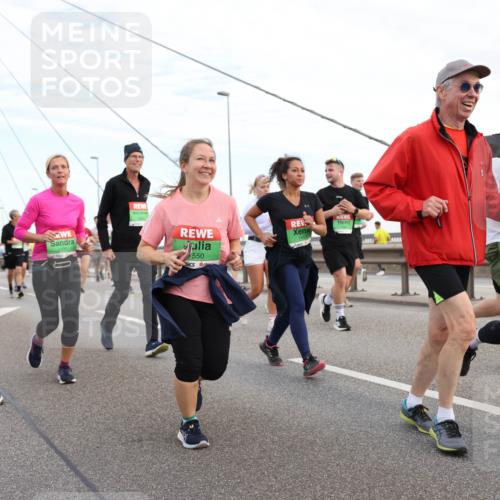 03.10.2025 - Köhlbrandbrückenlauf Lena Gebhardt http://msf.ph/oto/9198153 03.10.2025 15:33:39 Position 1 8430, 550, 3, 8550 meine-sportfotos.de