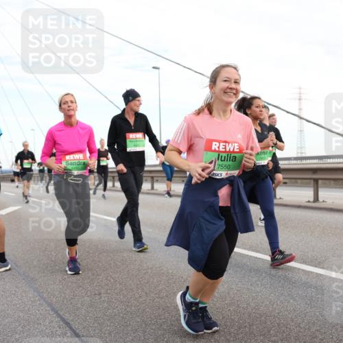 03.10.2025 - Köhlbrandbrückenlauf Lena Gebhardt http://msf.ph/oto/9198156 03.10.2025 15:33:39 Position 1 8430, 8480, 7550, 7453 meine-sportfotos.de