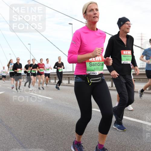 03.10.2025 - Köhlbrandbrückenlauf Lena Gebhardt http://msf.ph/oto/9198159 03.10.2025 15:33:40 Position 1 8905, 8430, 8480, 8435, 7981 meine-sportfotos.de