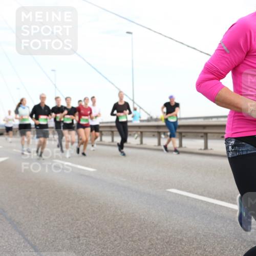 03.10.2025 - Köhlbrandbrückenlauf Lena Gebhardt http://msf.ph/oto/9198160 03.10.2025 15:33:40 Position 1 8430, 84 meine-sportfotos.de