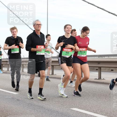 03.10.2025 - Köhlbrandbrückenlauf Lena Gebhardt http://msf.ph/oto/9198168 03.10.2025 15:33:42 Position 1 9414, 8080, 8838, 9411, 9412, 9413 meine-sportfotos.de