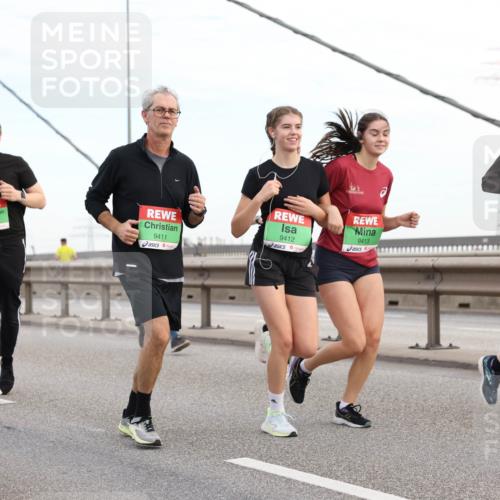 03.10.2025 - Köhlbrandbrückenlauf Lena Gebhardt http://msf.ph/oto/9198169 03.10.2025 15:33:42 Position 1 8838, 9411, 9412, 9413, 9414 meine-sportfotos.de
