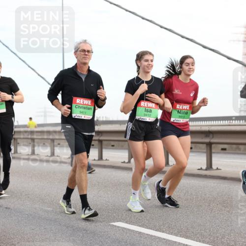 03.10.2025 - Köhlbrandbrückenlauf Lena Gebhardt http://msf.ph/oto/9198170 03.10.2025 15:33:42 Position 1 8838, 9412, 9413, 9414, 9411 meine-sportfotos.de