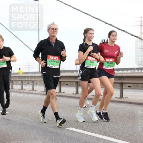03.10.2025 - Köhlbrandbrückenlauf Lena Gebhardt http://msf.ph/oto/9198171 03.10.2025 15:33:43 Position 1 8838, 9411, 9412, 9413, 9414 meine-sportfotos.de